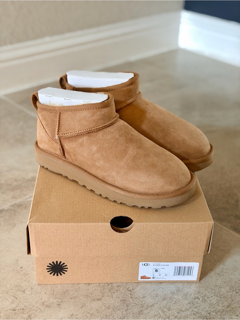 UGG Classic Ultra Mini Boots Chestnut Suede Women’s Size 6 Worn Once with Box